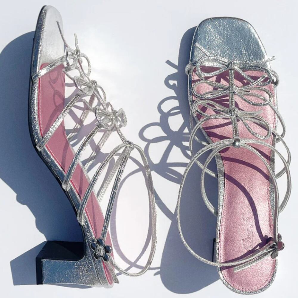 Lisa Says Gah Carrie Bow Sandals